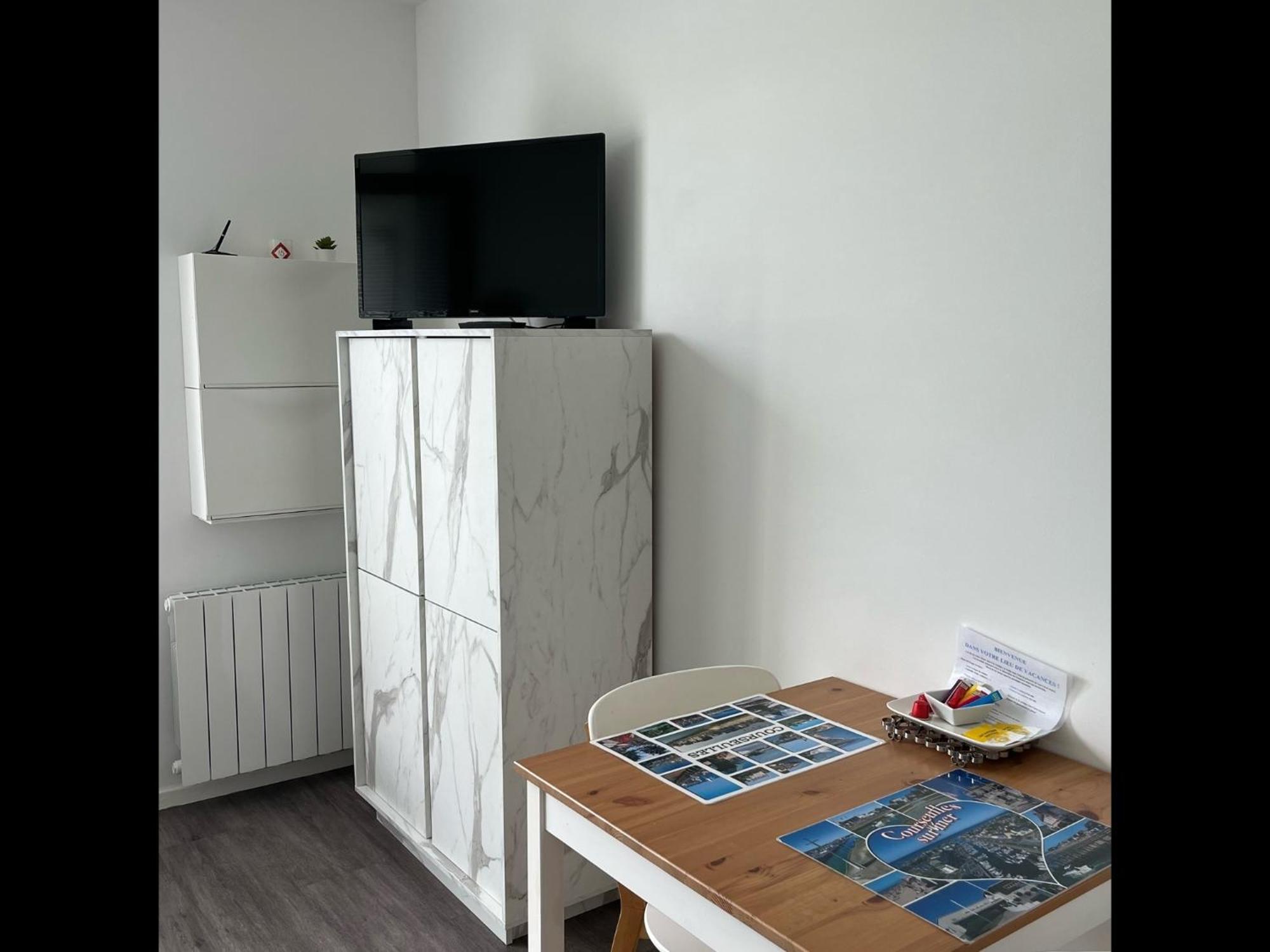 Le Petit Normand - Studio Avec Jardin A 500 M De La Plage Courseulles-sur-Mer Εξωτερικό φωτογραφία