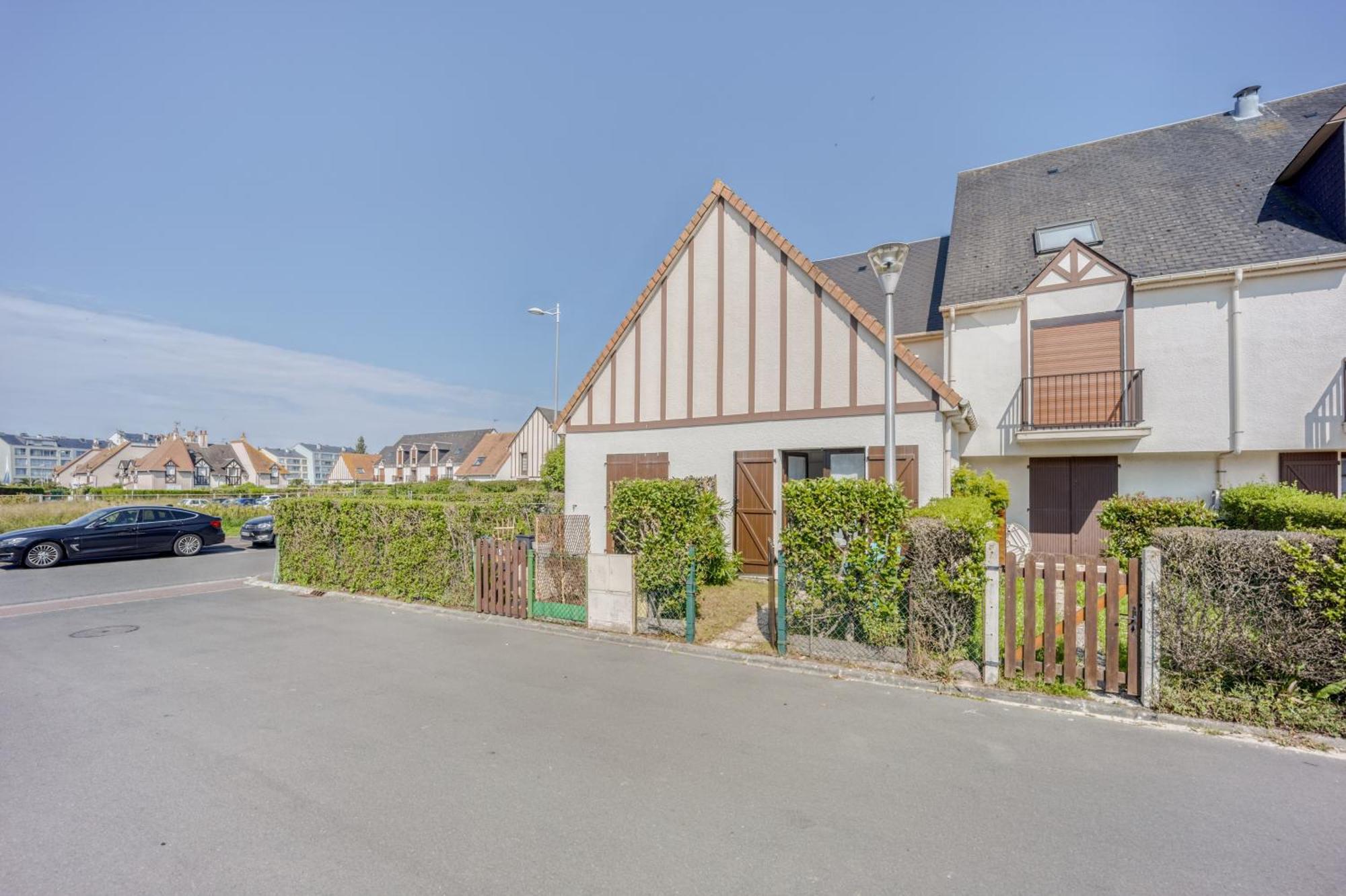 Le Petit Normand - Studio Avec Jardin A 500 M De La Plage Courseulles-sur-Mer Εξωτερικό φωτογραφία